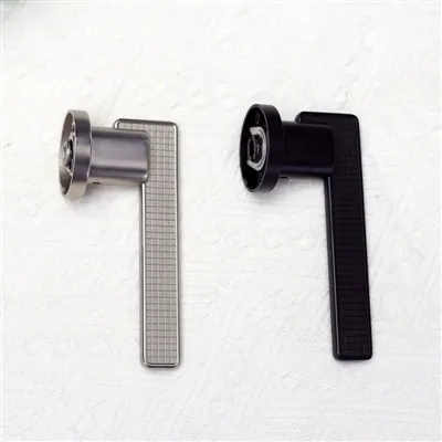 So reparieren Sie eine lockere Türklinke