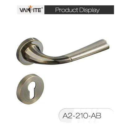 Antiker Türgriff mit Schlüsselschloss