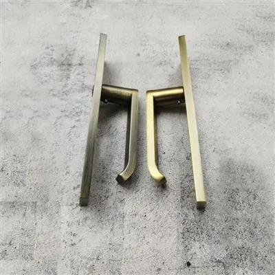 Schöner, mattschwarzer Türinnengriff im europäischen Stil